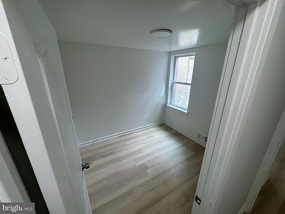 4th image of 2425 N Sydenham St