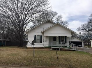 1231 S Clements St, Gainesville, TX 76240