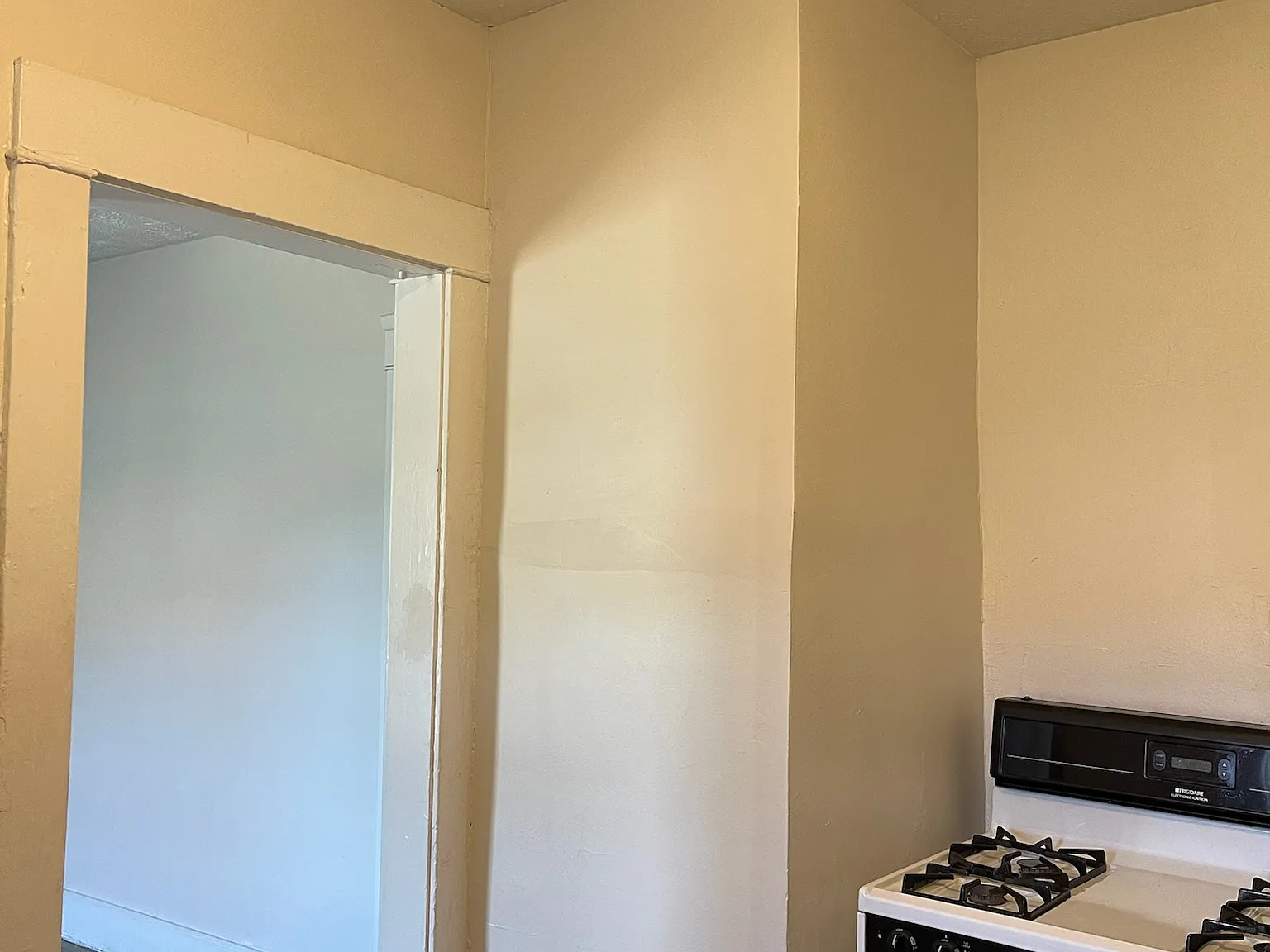 4 bed, $1,500 — Photo 2