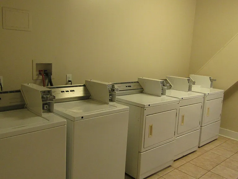 323 N McDuffie St #7 — Photo 3