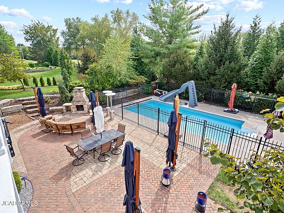 3rd image of 3406 Ridgeview Dr