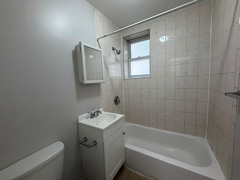 184 Fairview Ave #21E — Photo 5