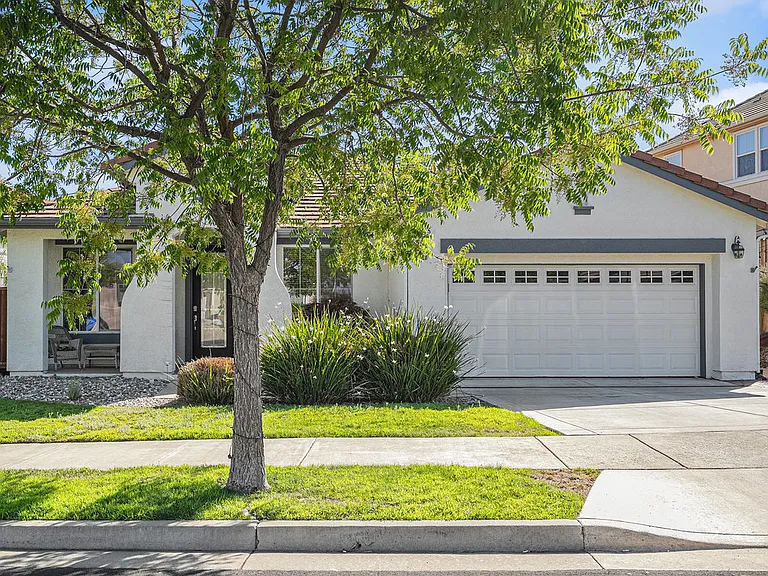 355 Pebble Beach Dr — Photo 3
