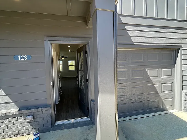 126 Lauren St — Photo 5