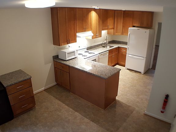 Kitchen, granite countertops