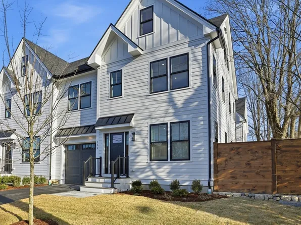 10 Webber Ave #102, Bedford, MA 01730