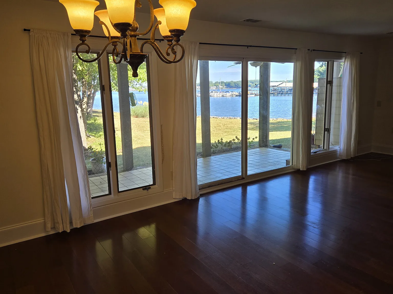 3 bed, 2.5 bath, 2031 sqft, $3,000 — Photo 4