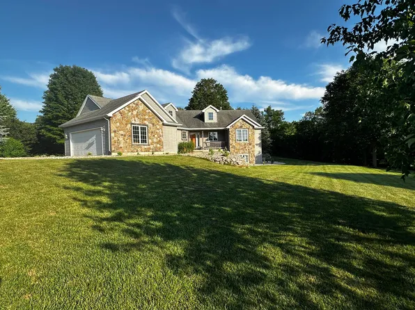 5752 Windsong Dr, Delton, MI 49046