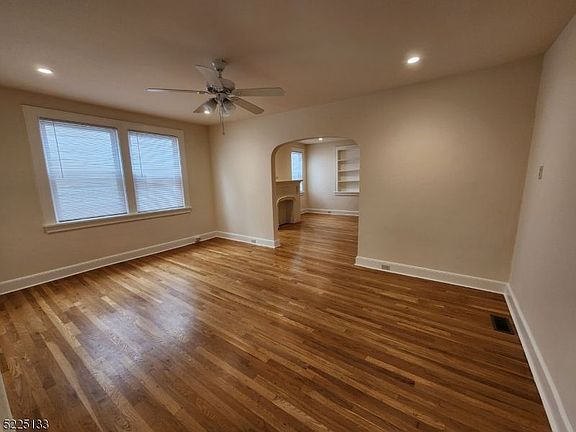 4th image of 676 Bloomfield Ave #1