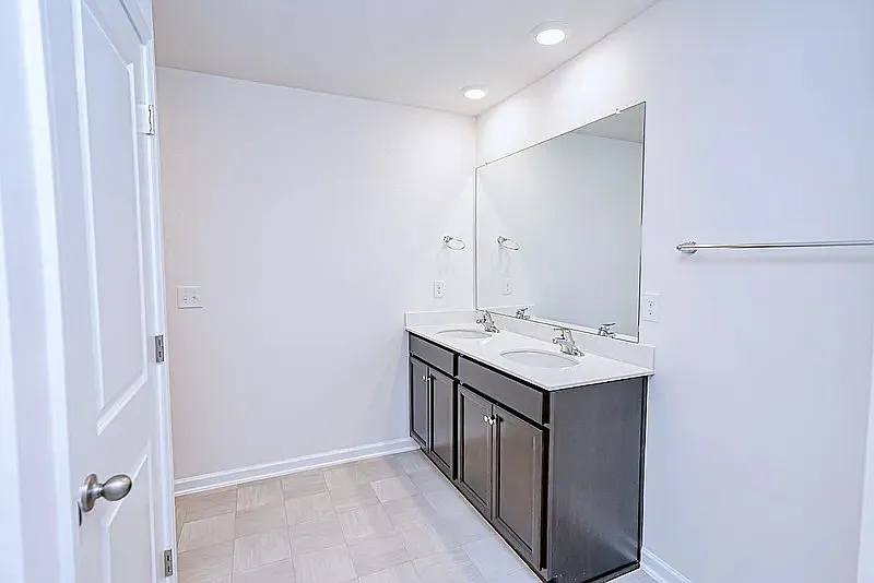 3 bed, 2.5 bath, 1482 sqft, $1,650 — Photo 3