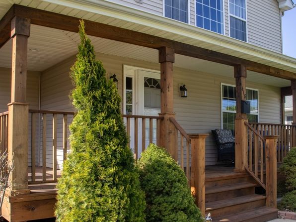 418 E Main St, Genoa, IL 60135