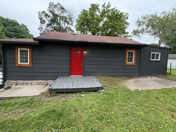3813 NE 42nd Ter, Kansas City, MO 64117