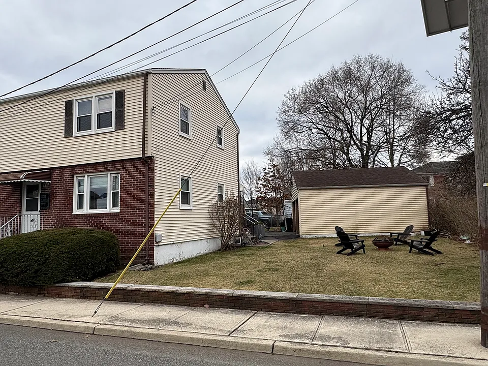 812 Cedar Ave #2