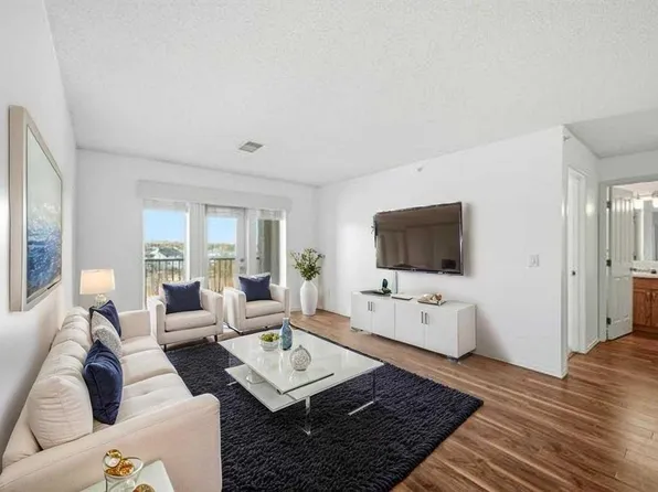 300 NE Edwards Way NW #404, Airdrie, AB T4B 3B4