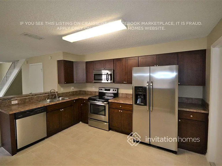 1136 Sorrento Dr — Photo 6