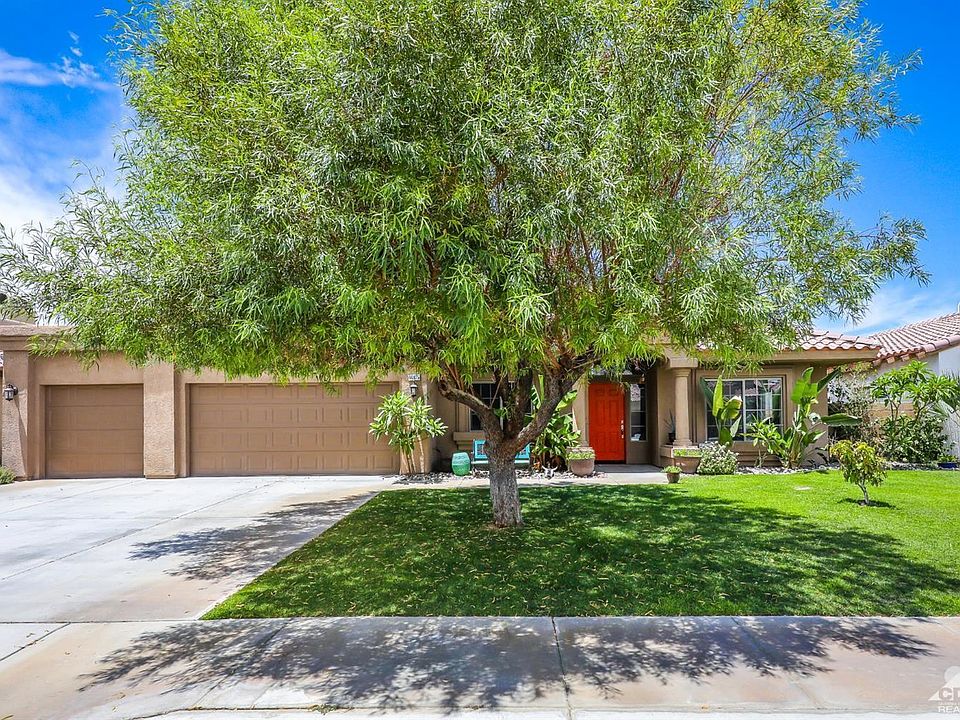 1st image of 44875 Calle Placido