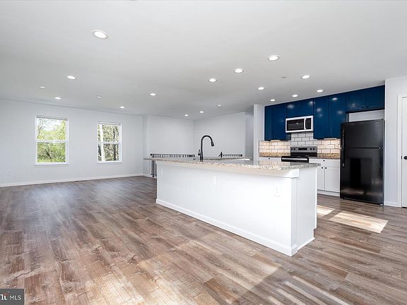 4th image of 2740 Stavors Rd