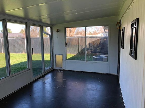 3rd image of 2664 Sherborne Cres