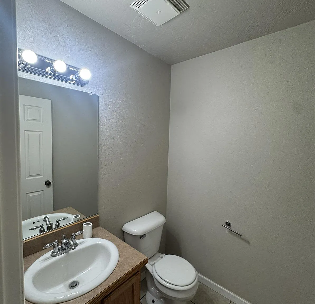 2337 W Sussex Ave — Photo 3