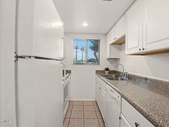 4th image of 8502 N CENTRAL Avenue #5