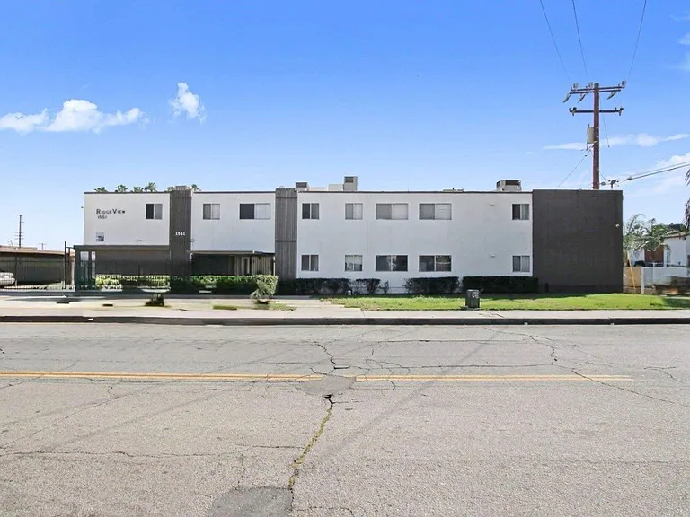 1551 E Date St — Photo 7