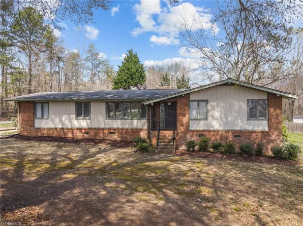 2601 Peace Haven Dr, Pleasant Garden, NC 27313