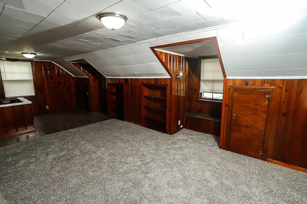 3 bed, 2300 sqft, $2,100 — Photo 3