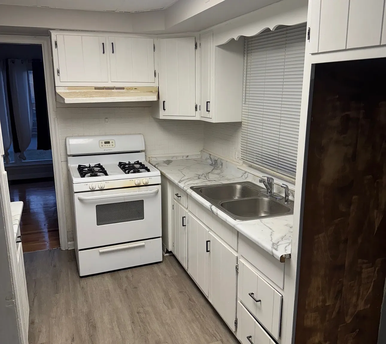5 bed, 2500 sqft, $3,220 — Photo 1
