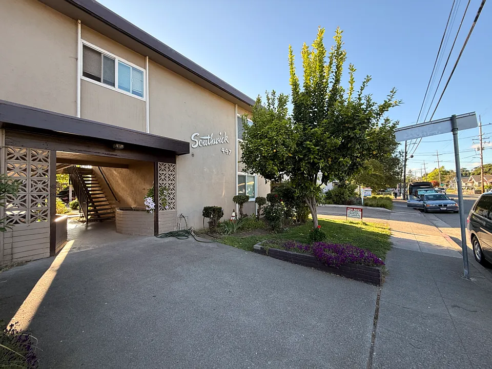 447 S E St #19