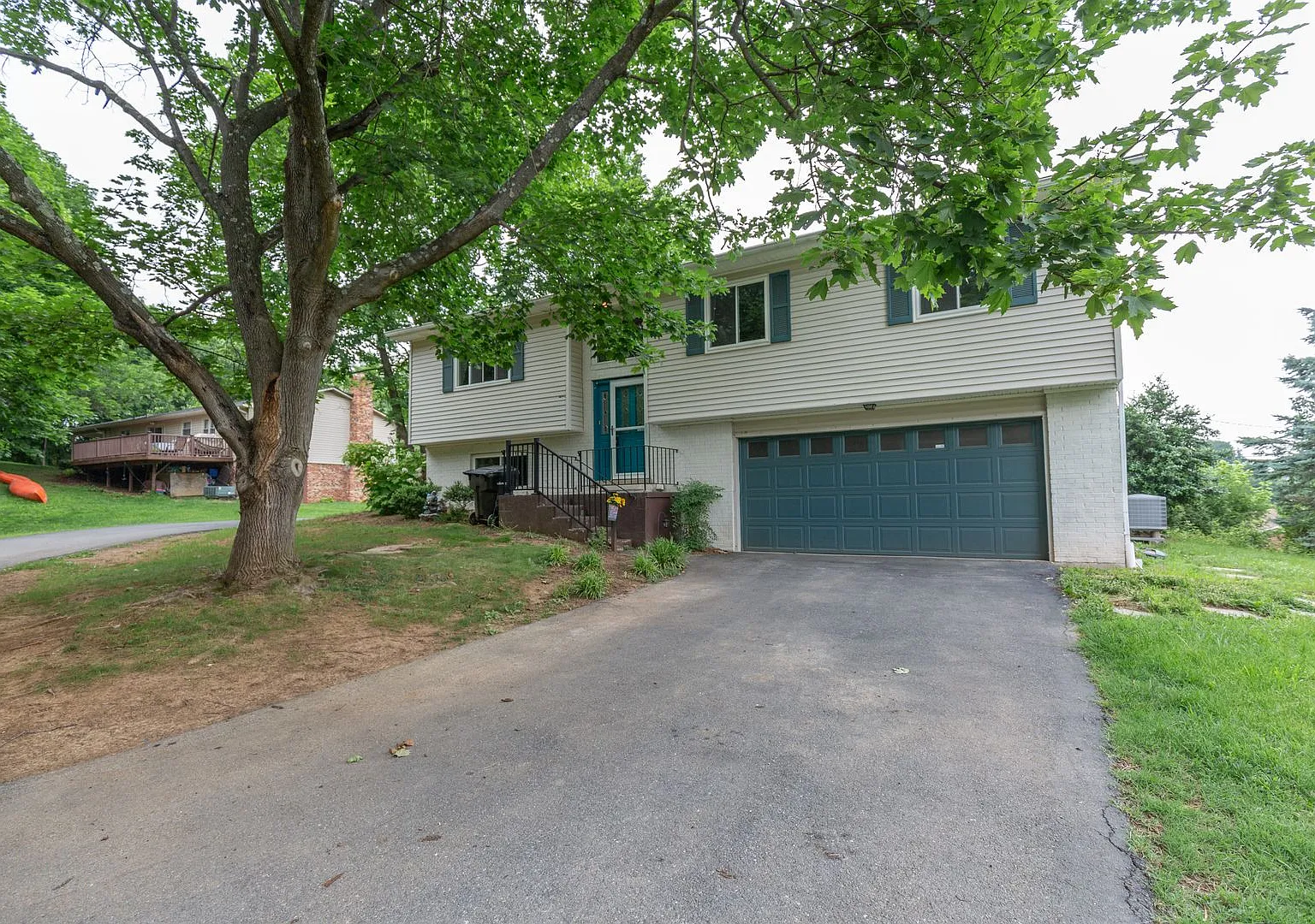 4 Bed, 2.5 Bath, Single Family Home in Winchester, VA — Photo 1