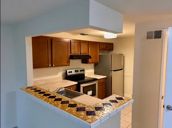 9206 Chadburn Pl, Montgomery Village, MD 20886