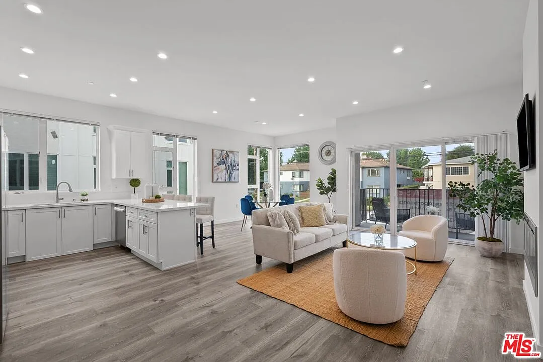 3 bed, 3.0 bath, $4,250 — Photo 3