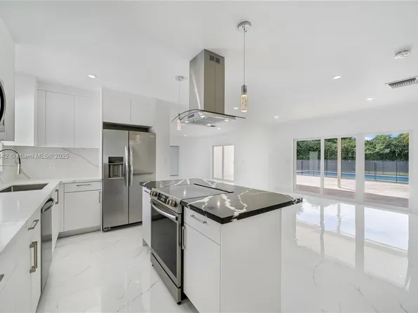 7890 Coral Reef Dr, Miami, FL 33157