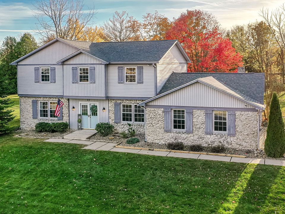 1st image of 210 Ashford Ct