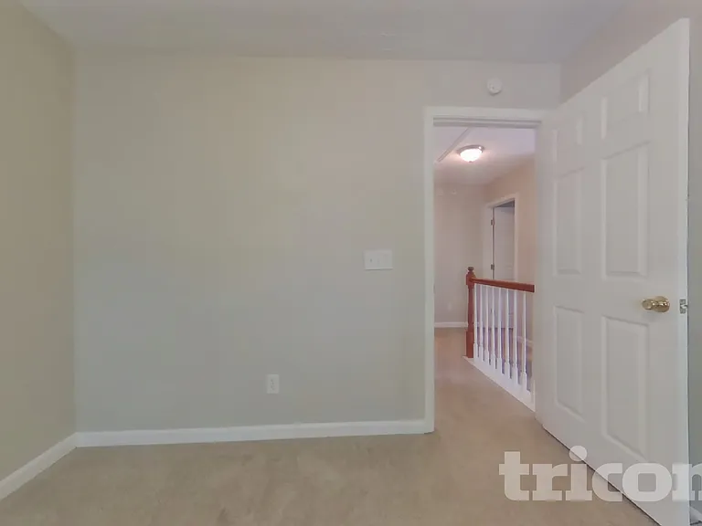 102 W Oaks Pl — Photo 9