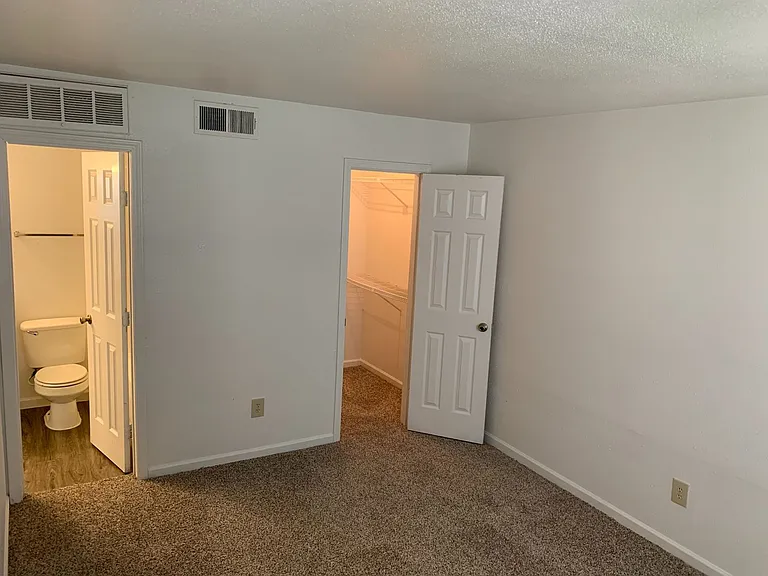 Emerald Cove Apartments — Photo 156