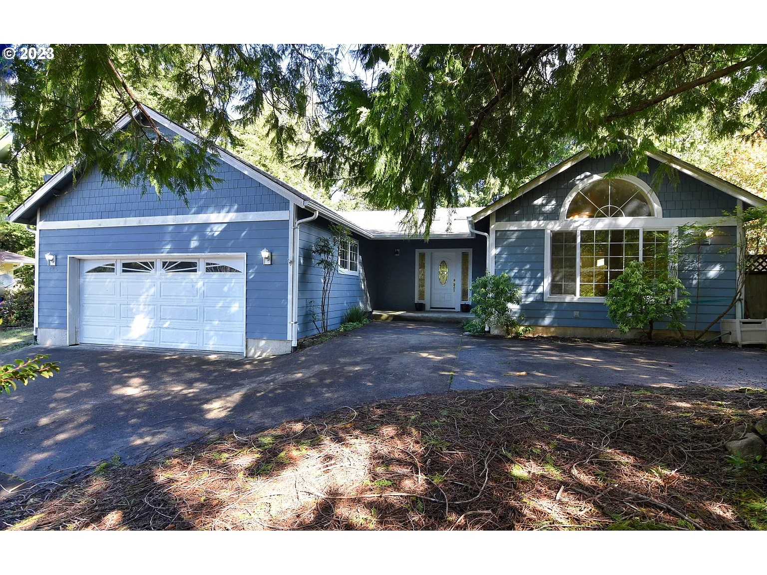 885 SW Skyline Ter photo 1