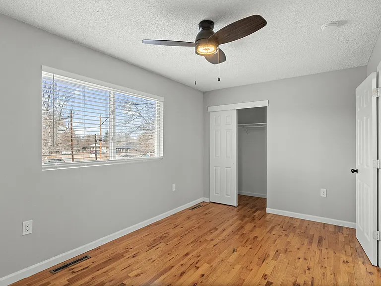 Experience comfort in this sunlit bedroom, complete with modern amenities. Experience comfort in this sunlit bedroom, complete with modern amenities.