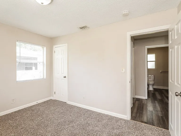 5528 Vernon Rd — Photo 13