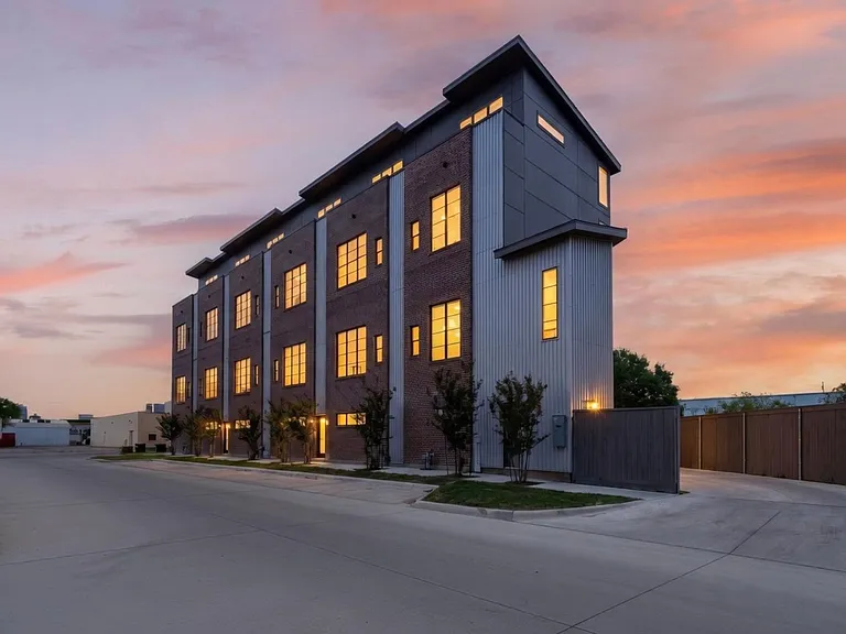 2080 Kelly Ave — Photo 16