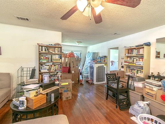 3rd image of 1009 E Elm St