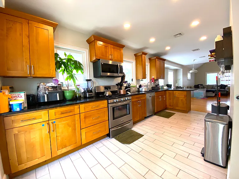 33 Knoll St #2 — Photo 6