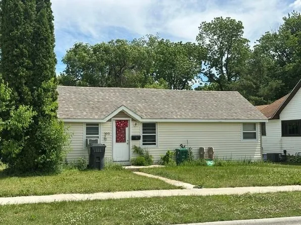 305 S 1st St, Marshall, MN 56258