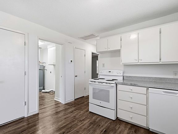 3rd image of 106 Pine St