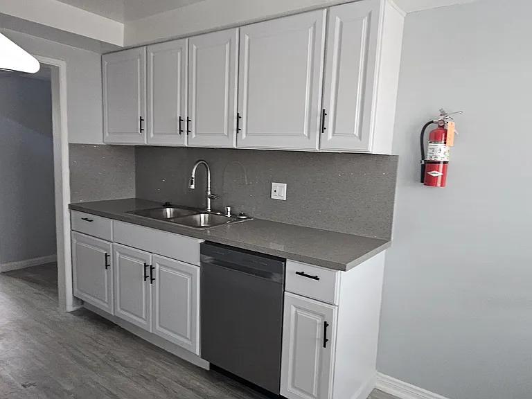 14818 Lemoli Ave #12 — Photo 3