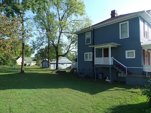 3rd image of 400 Lamont St