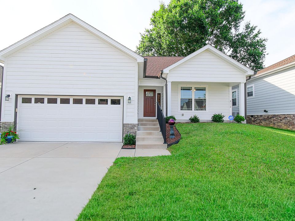 1st image of 1009 Silver Leaf Dr