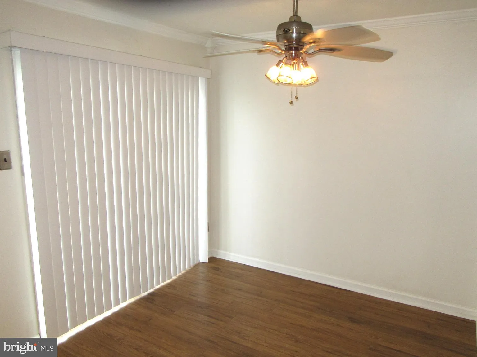 3 bed, 2.5 bath, 2550 sqft, $2,100 — Photo 4