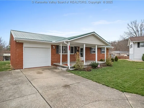 114 Peak Cir, Hurricane, WV 25526
