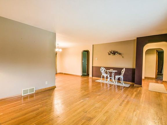 5th image of 8387 Waters Dr
